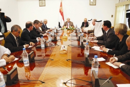 رئيس الجمهورية لدى استقباله سفراء الدول الراعية للمبادرة الخليجية أمس